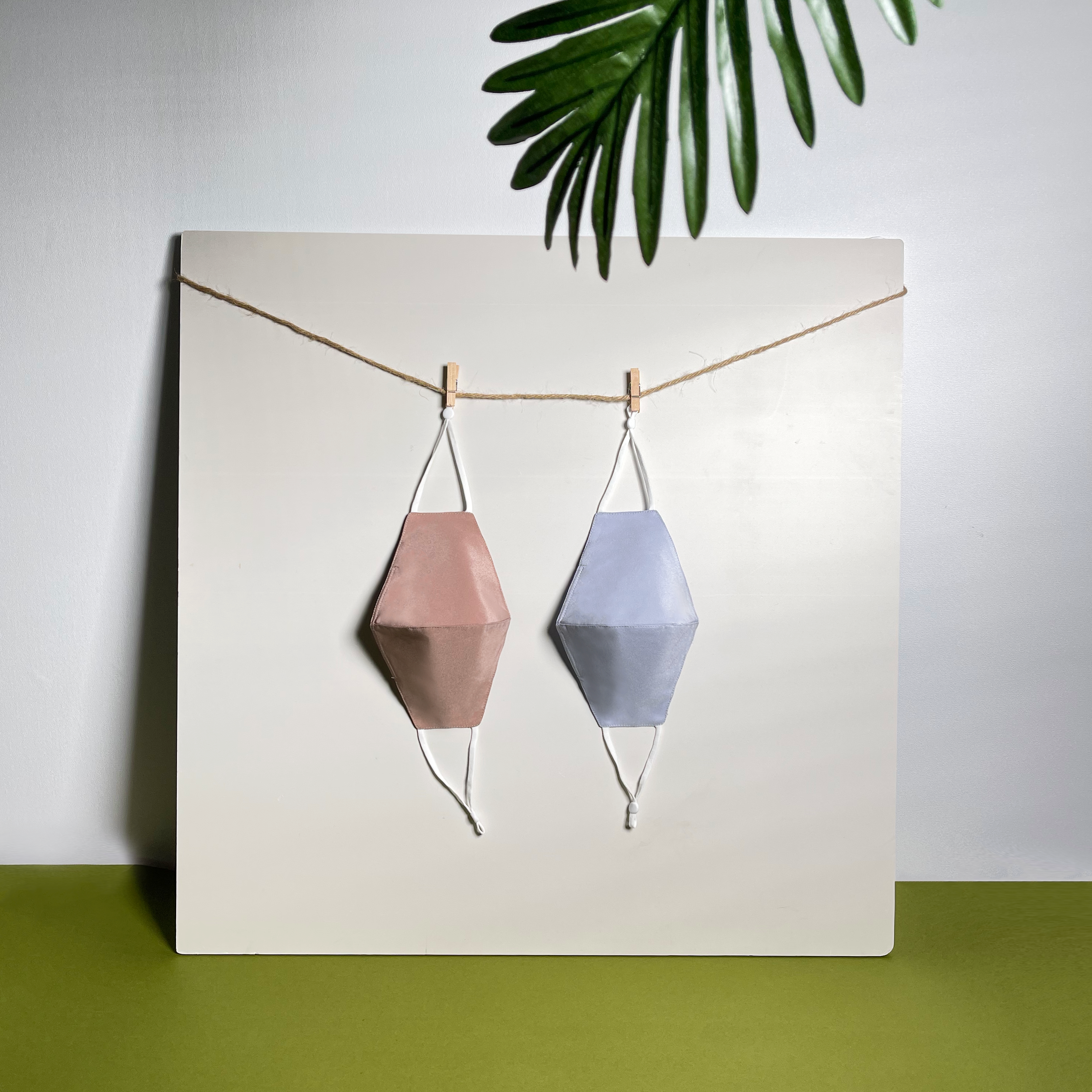 Mitten - Burlwood Crepe